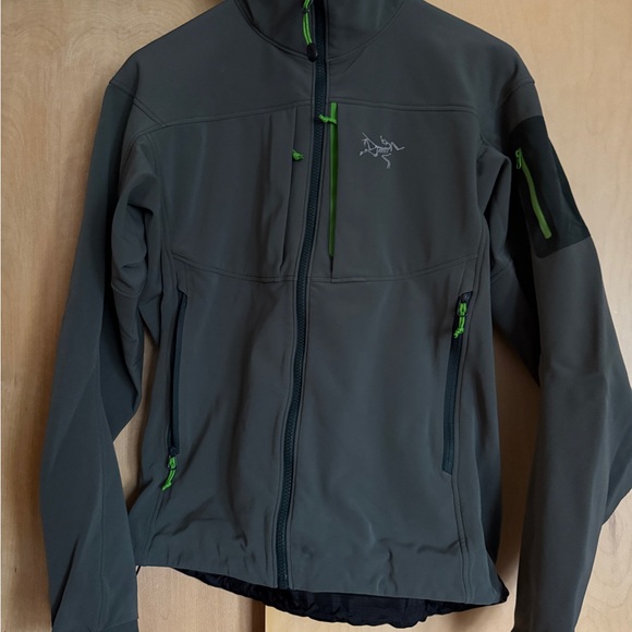 Arc'teryx Gamma MX Jacket in Gray with cool green accent details! - Picture 2 of 16